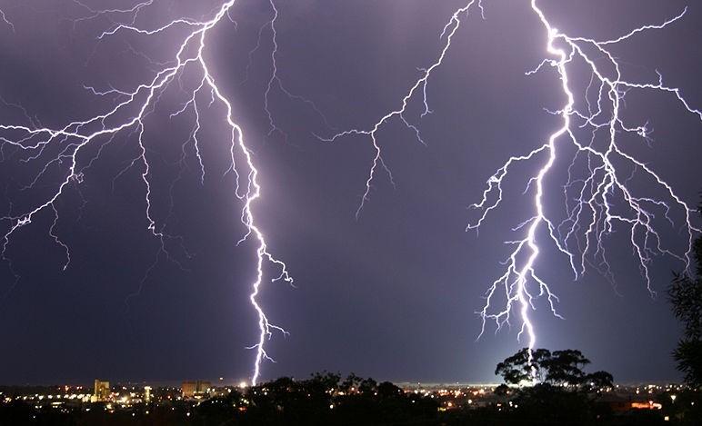 BMKG Ingatkan Warga Waspada Hujan Deras-Angin Kencang di 20 Provinsi Hari Ini