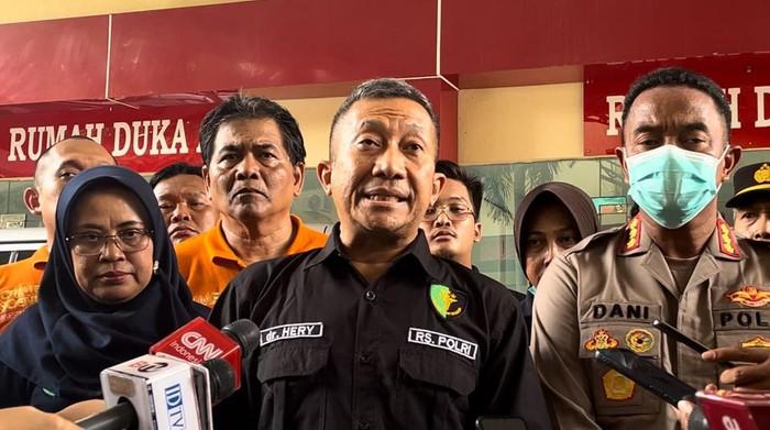 2 Keluarga Datangi RS Polri Beri Informasi Terduga Korban Penemuan Mayat di Kali Bekasi
