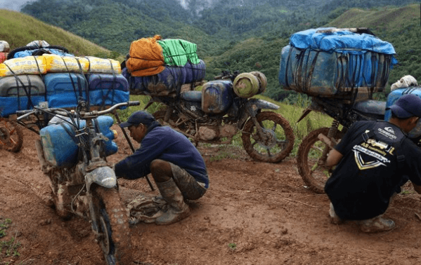 BBM Diangkut Ojek Motor ke Desa Embonatana, Jadi Solusi Akses Energi di Wilayah Terpencil Sulsel