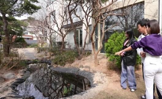 Rumah Mewah Jeon Soo-kyung di Yongsan Bikin Selebriti dan Magang Iri, Tampilkan Koleksi Seni hingga Kolam Publik