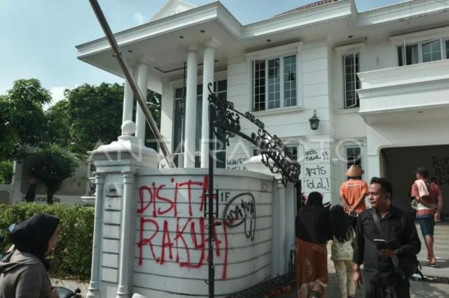 Polisi Amankan Kucing Uya Kuya Usai Penjarahan Rumahnya, Belasan Pelaku Ditangkap