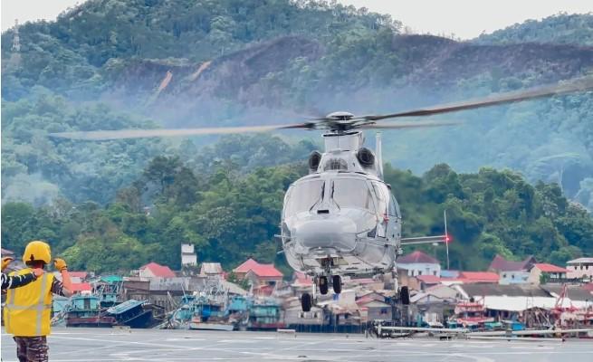 TNI AL Kerahkan Helikopter Panther untuk Antar Tenaga Medis ke Lokasi Banjir Bandang Tapanuli Tengah