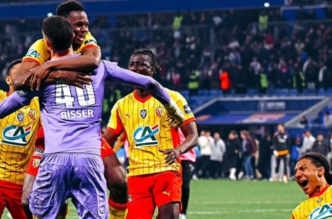 Lens Singkirkan Lyon Lewat Adu Penalti dan Melaju ke Semifinal Piala Prancis