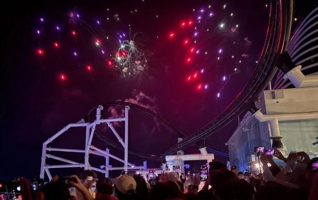 Kapal Pesiar Disney Adventure Hadirkan Pertunjukan Kembang Api di Dek Atas Jelang Pelayaran Perdana dari Singapura