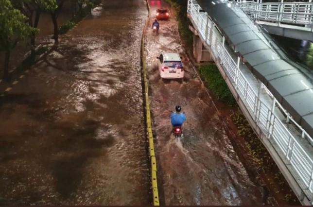 Banjir dan Separator Rusak Ganggu Operasional, Transjakarta Alihkan Sejumlah Rute Bus di Jakarta
