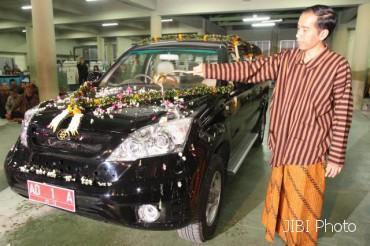 Presiden Jokowi sering Buat Ritual Pecah Kendi dan Tabur Bunga