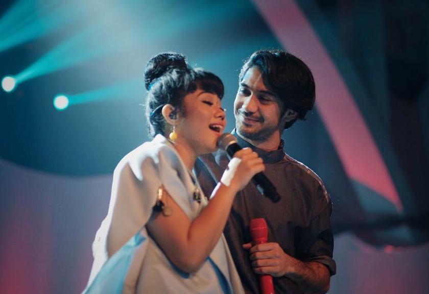 'Pekat', Lagu Baru Garapan Reza Rahadian Bareng Yura Yunita