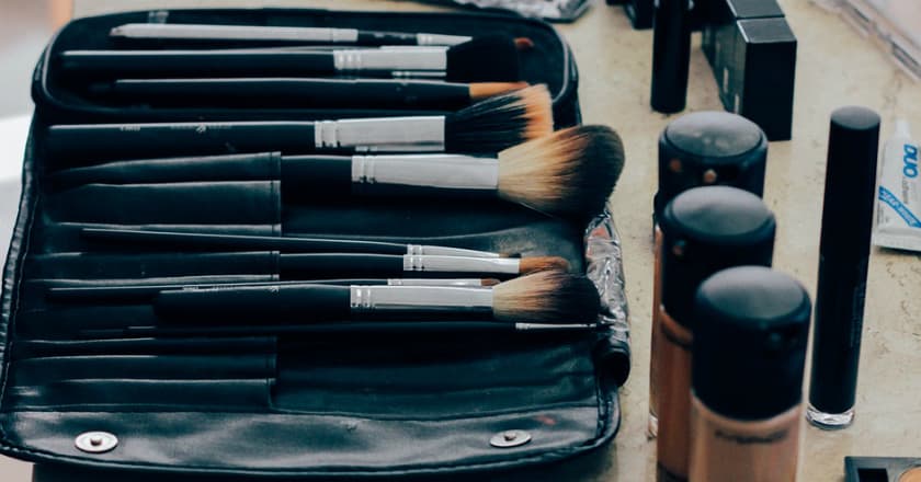 Biar Terlihat Natural, Begini Cara Pakai Foundation!