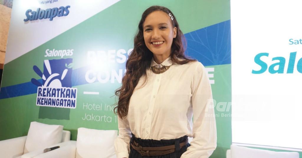 Bukan Sunblock, Ini Ramuan di Balik Kecantikan Nadine Chandrawinata