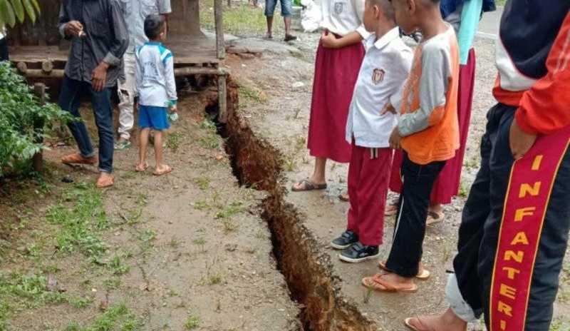 Gara-Gara Tambang, Jalan di Kabupaten Limapuluh Kota Retak