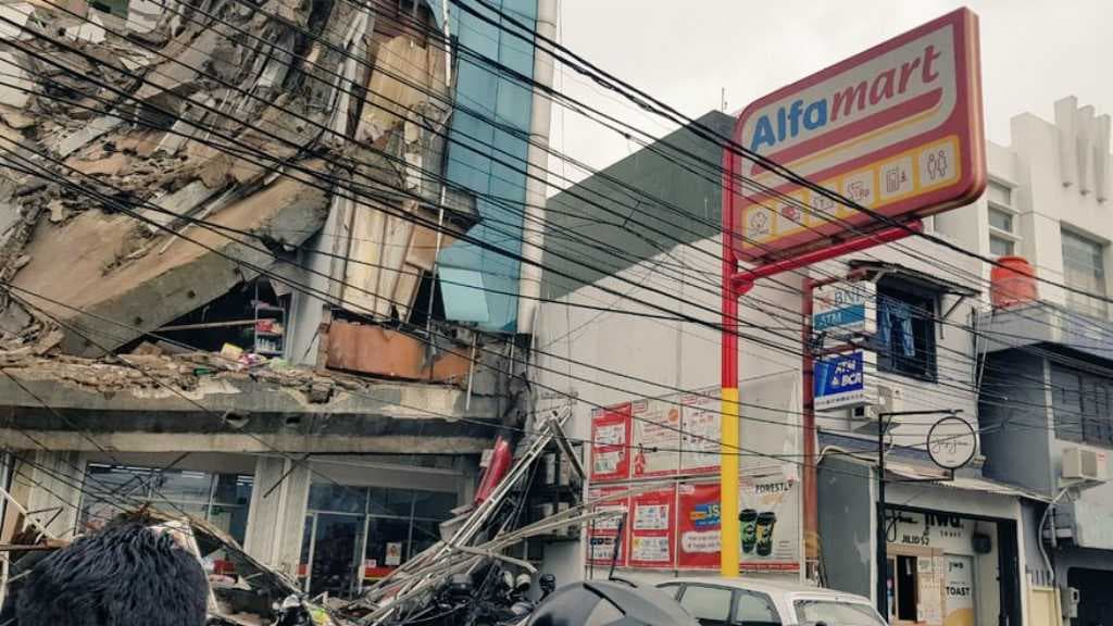 Bangunan Roboh di Palmerah Sudah Miring Sejak 2 Tahun Lalu
