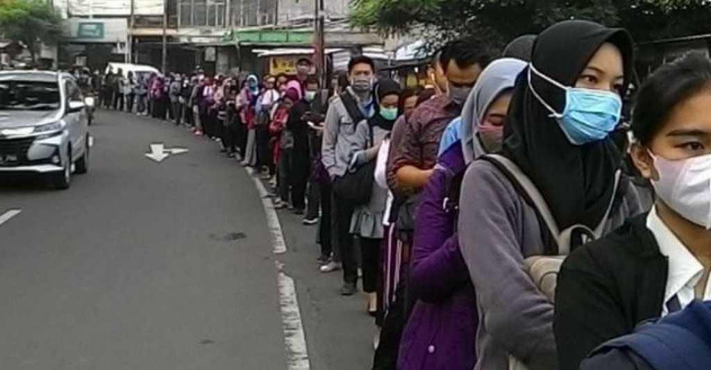 Antrean Penumpang Mengular Imbas Korona, TransJakarta Dikiritik di Twitter