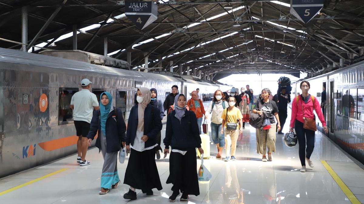 COVID-19 Kembali Merebak, PT KAI Imbau Penumpang Gunakan Masker