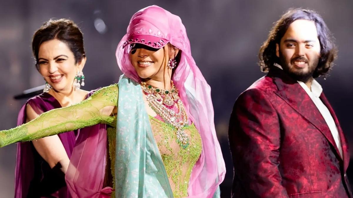 Wow! Rihanna Gebrak Panggung Pernikahan 'Crazy Rich' India