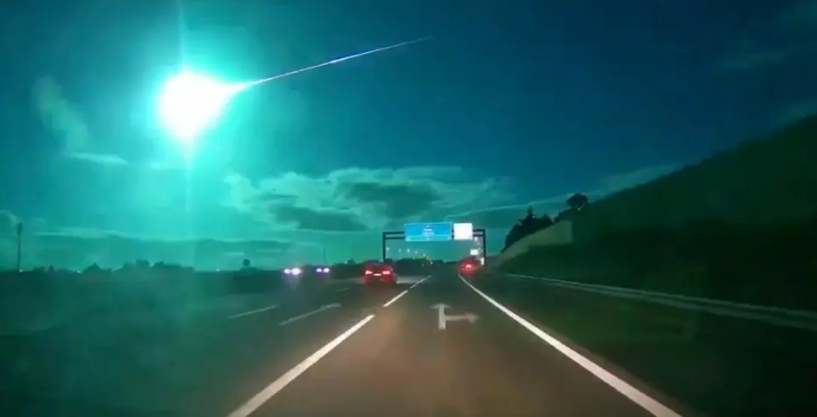 Meteor Warna Biru Terlihat Lintasi Portugal dan Spanyol