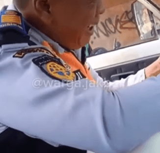 Viral! Oknum Dishub DKI Palak Sopir Pikap di Jakbar