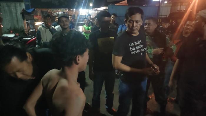 Aksi Maling Curi Mobil Boks Ketahuan Sekuriti dan Karyawan Pabrik