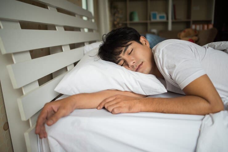 Simak! Ternyata Ini 7 Penyebab Rasa Haus Muncul saat Tidur