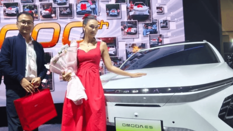 Ternyata Ini Alasan Luna Maya Boyong Chery Omoda E5 di GIIAS 2024