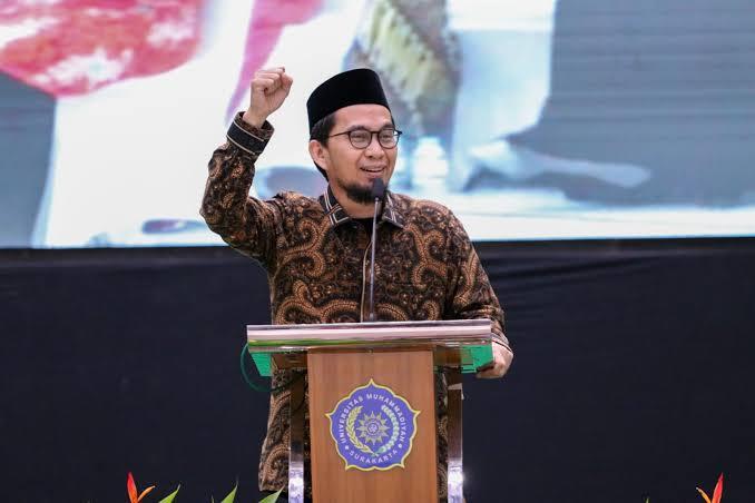 Jadi Kandidat Kuat Pengganti Gus Miftah, Tengok Profil Ustadz Adi Hidayat Berikut Ini!