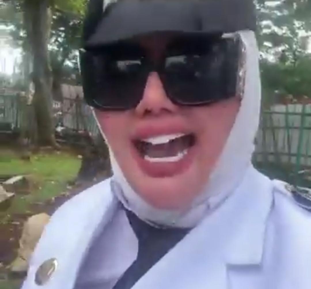 Viral! Tertawakan Bingkisan dari Bupati Bogor, Kades Pamijahan Tuai Kontroversi