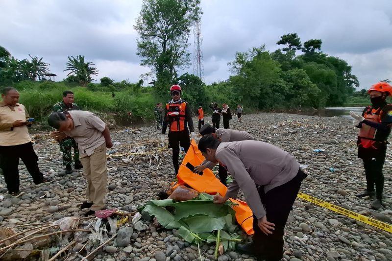 Tim SAR Jember Temukan Bocah yang Hanyut di Sungai dalam Keadaan Tak Bernyawa