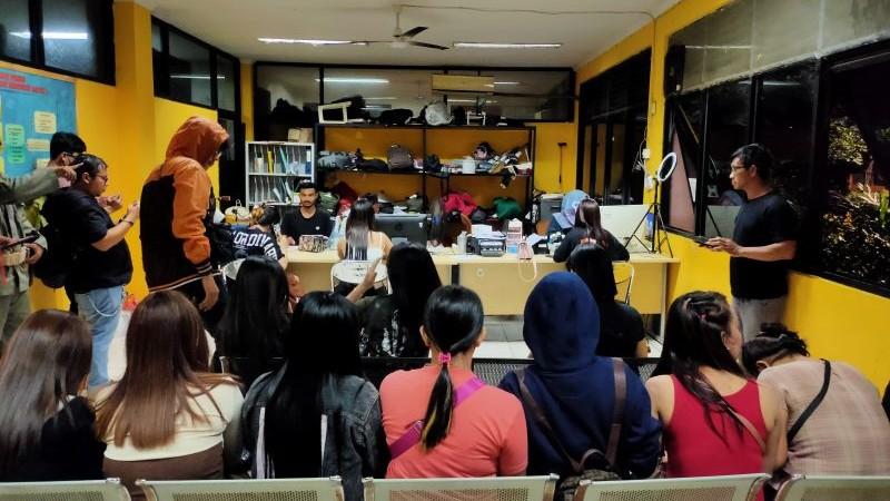 Satpol PP Jakbar Minta Warga Bantu Berantas Prostitusi di Gang Royal