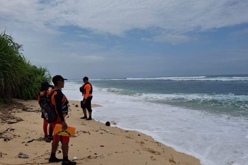 Cuaca Buruk, Basarnas Lanjutkan Pencarian WNA China yang Terseret Arus di Pantai Nyang-Nyang Besok