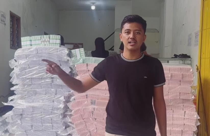 Viral Ruko di Pasuruan Penuh Tumpukan Uang Baru untuk Lebaran