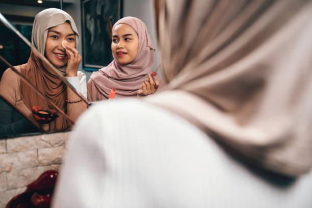 Memakai Makeup saat Salat Idulfitri. Begini Penjelasan dari Ulama!