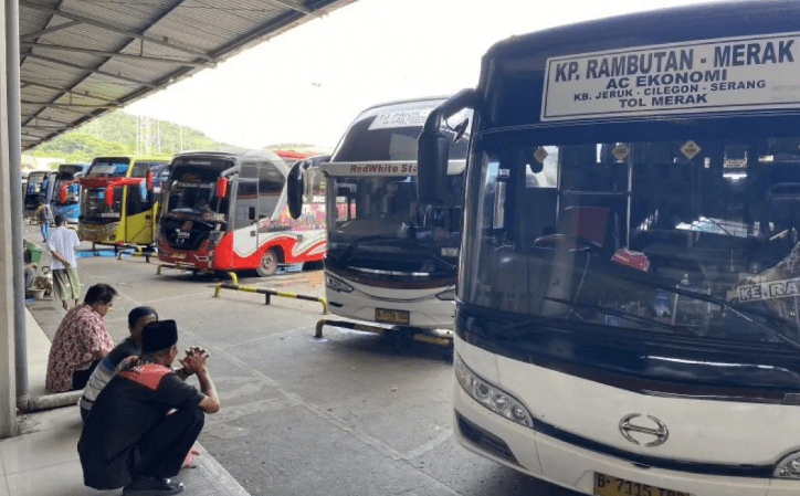 300 Bus Disiapkan di Terminal Terpadu Merak untuk Layani Arus Balik Lebaran 2025