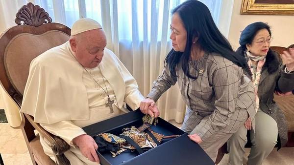 Puan Maharani Sampaikan Duka Cita atas Wafatnya Paus Fransiskus