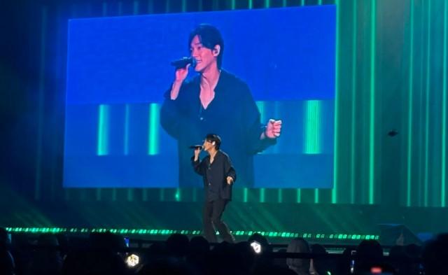 Chen EXO Ungkap Rasa Syukur Nyanyikan Lagu “Everytime” di KOSTCON 2025 dan Bocorkan Album Baru