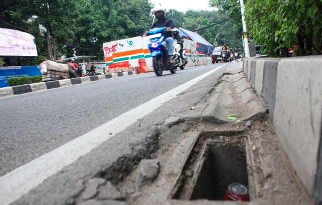Polisi Selidiki Pencurian Besi Penutup Saluran Air di Matraman, Periksa Tiga Saksi