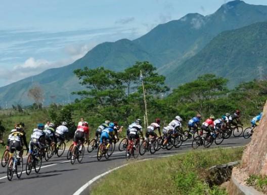 Tour de Entete 2025 Angkat Pariwisata dan Ekonomi NTT, Lintasi Tiga Pulau dengan Panorama Kelas Dunia