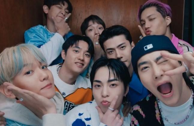 EXO Isyaratkan Comeback Desember 2025, Cuplikan Lirik "MAMA" Picu Antusiasme Penggemar