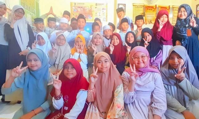 Sambut Hari Santri Nasional 2025, Siswa SD dan SMP di Situbondo Wajib Kenakan Busana Muslim Selama Lima Hari
