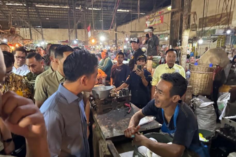 Wapres Gibran Tinjau Pasar Jagasatru Cirebon, Pastikan Stok Aman dan Harga Stabil