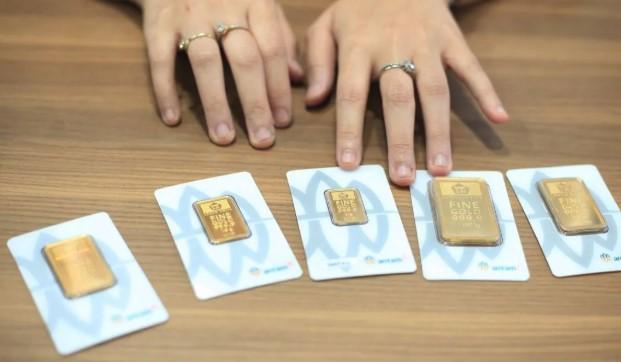 Harga Emas Antam Turun Rp4.000 per 25 Oktober 2025, Buyback dan Tarif Pajak Ikut Terkoreksi