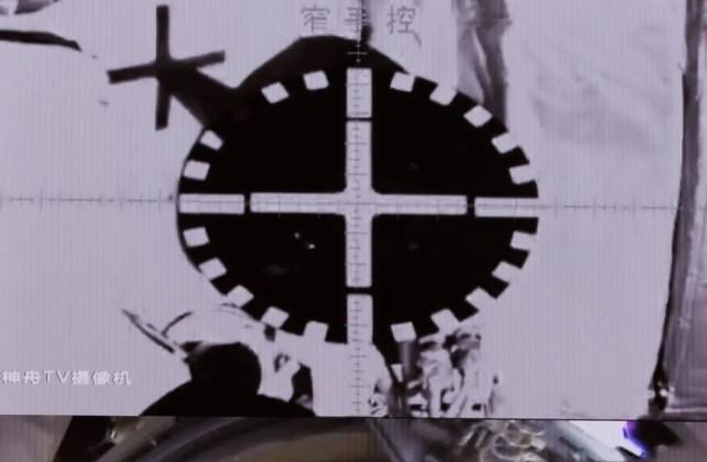 China Sukses Luncurkan Wahana Antariksa Berawak Shenzhou-21