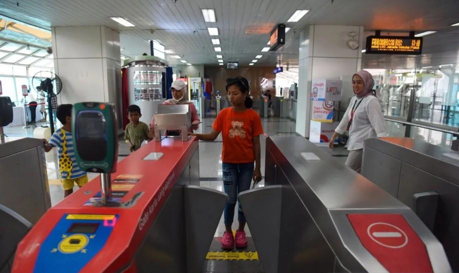 LRT Jakarta Lampaui Target Penumpang 2025 dan Raih Kepuasan Pelanggan Tinggi