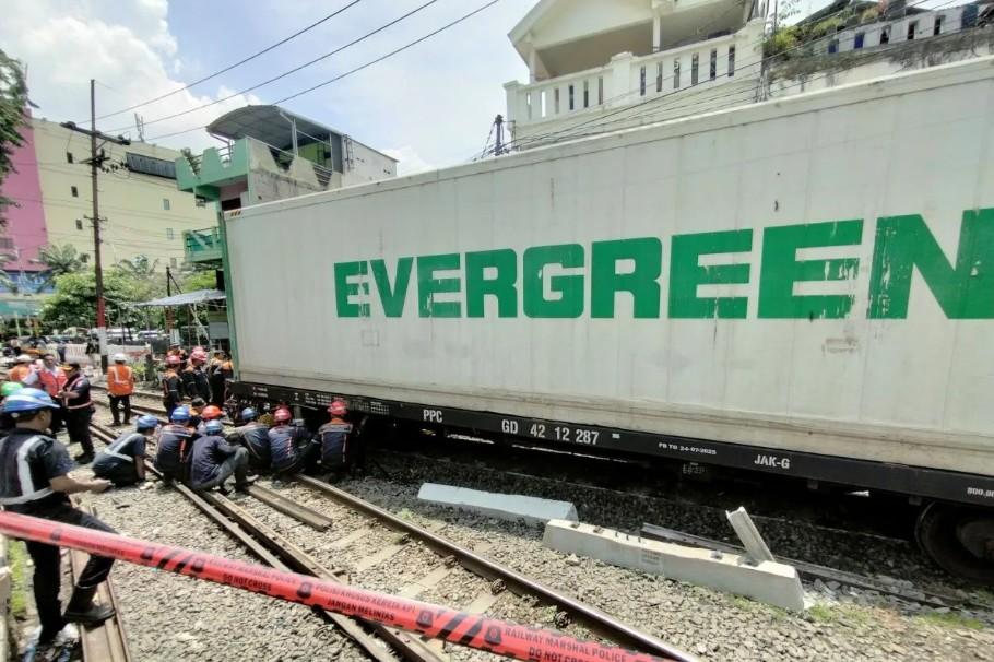 Anjloknya Kereta Barang Aksa Cargo Ganggu Operasional KAI di Surabaya, Tiga Layanan Penumpang Terdampak