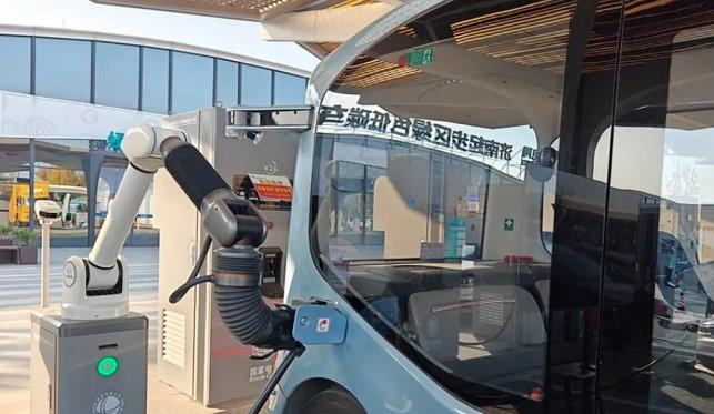 UEA Peringatkan Turis tentang Risiko Pencurian Data Saat Mengisi Daya di Stasiun Pengisian Umum