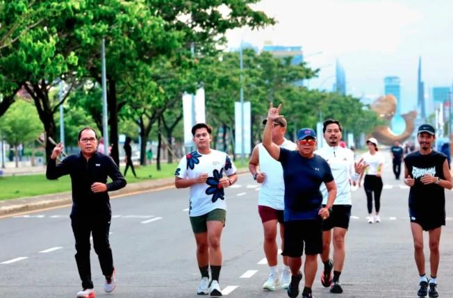 Hasto Kristiyanto Kagum Warga Makassar Tetap Rajin Berlari Meski Bukan Hari Libur