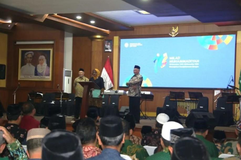 PWM Jatim Anugerahkan Penghargaan untuk Marsinah saat Milad Muhammadiyah ke-113, Marsini Sampaikan Terima Kasih dan Akan Bang