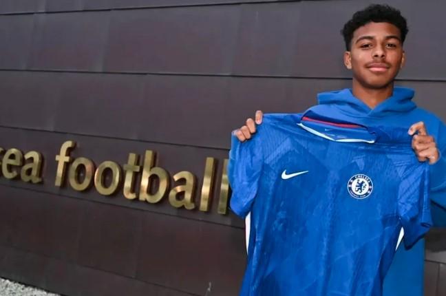 Putra Thiago Silva, Isago, Resmi Teken Kontrak Profesional Pertama dengan Chelsea