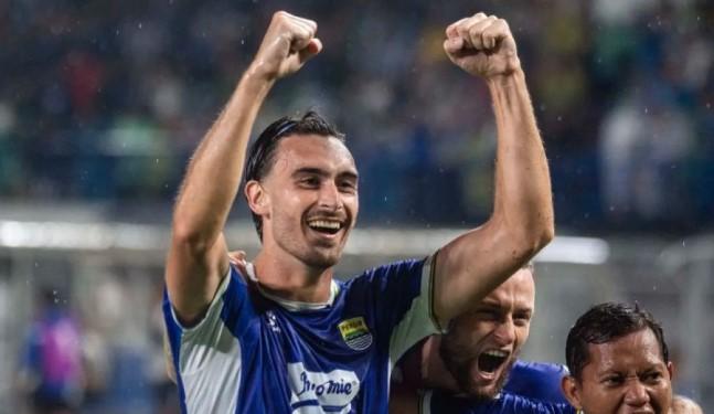 Tiga Pemain Persib Terancam Absen Hadapi Borneo FC, Bojan Hodak Minta Dukungan Penuh Bobotoh