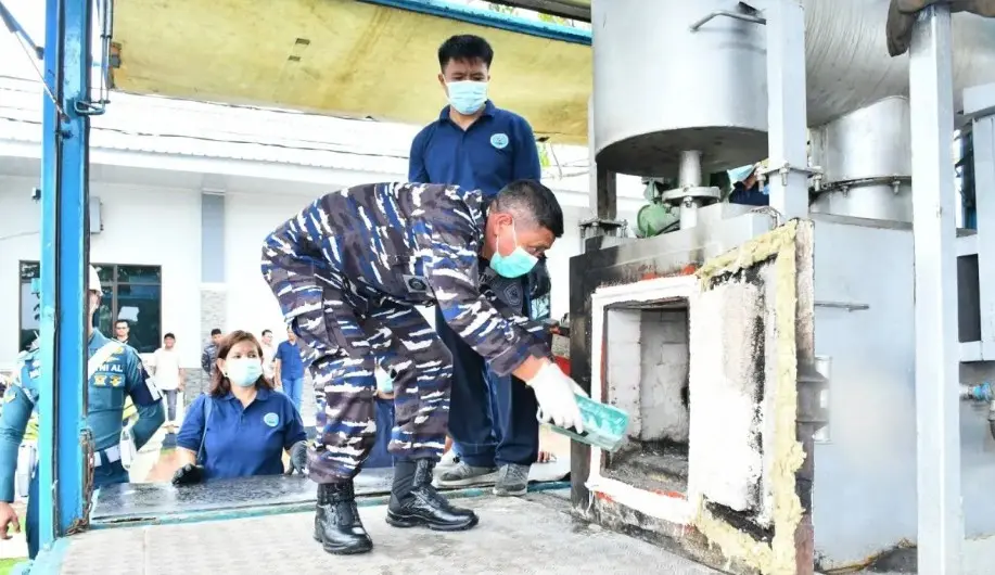 TNI AL Musnahkan 41,7 Kg Ketamine Hasil Patroli Laut di Perairan Sumatera Utara