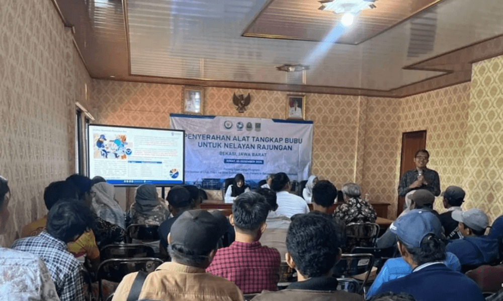 Nelayan Muaragembong Bekasi Terima 1.000 Alat Tangkap Bubu, Dukung Tangkap Rajungan Berkelanjutan