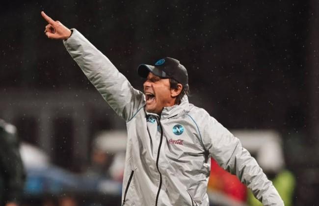 Napoli Kalahkan Juventus 2-1 Meski Didera Cedera dan Kembali Rebut Puncak Klasemen